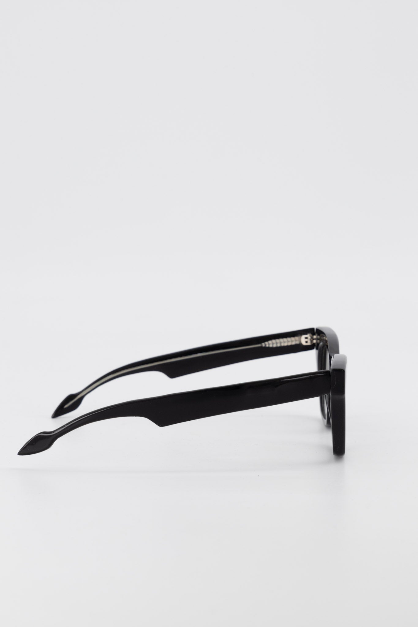 7.44 AM – DONNA - Alba Nera - Lunettes de soleil - quiet luxury